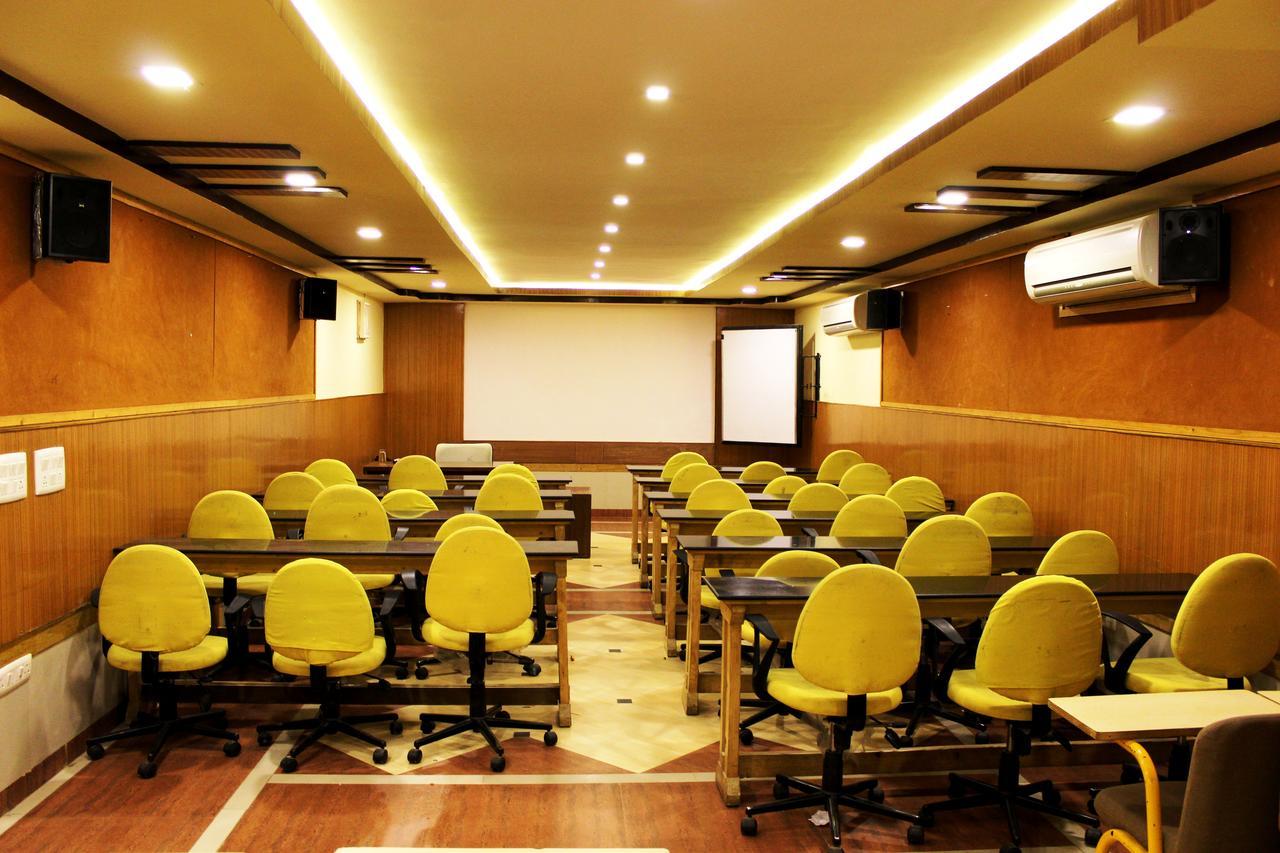 Hotel Orange Inn Sarkhej المظهر الخارجي الصورة